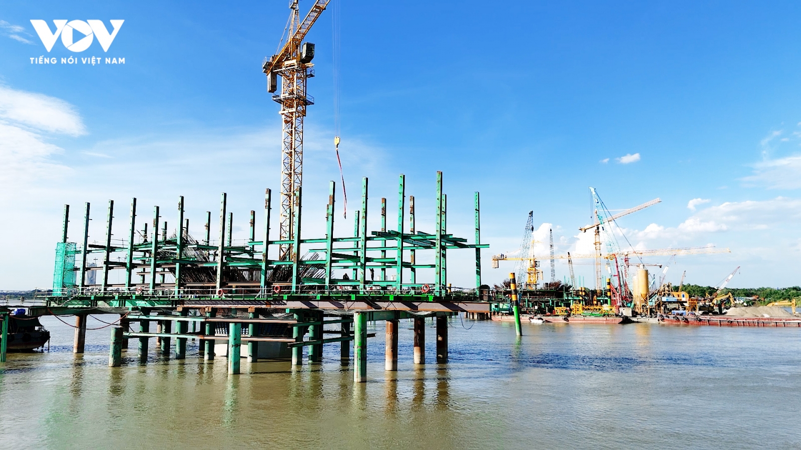 Cập nhật tiến độ thi công cầu Trần Hưng Đạo vượt sông Hồng tại Hà Nội